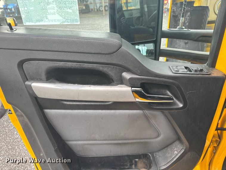 image for item EC3555 2022 Kenworth T680 semi truck