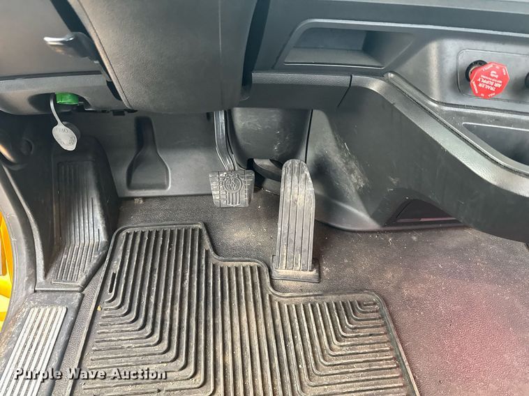 image for item EC3555 2022 Kenworth T680 semi truck