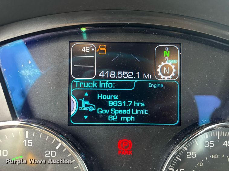 image for item EC3555 2022 Kenworth T680 semi truck