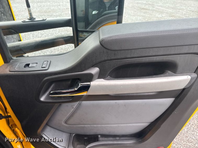 image for item EC3555 2022 Kenworth T680 semi truck