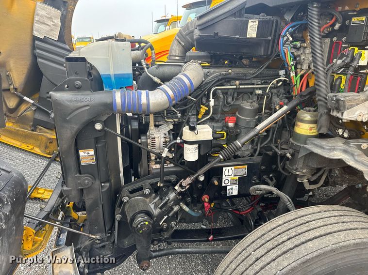 image for item EC3555 2022 Kenworth T680 semi truck