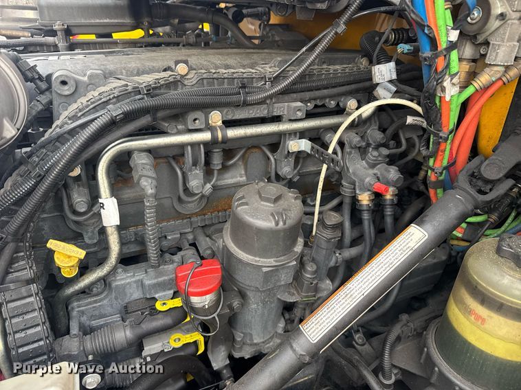 image for item EC3555 2022 Kenworth T680 semi truck