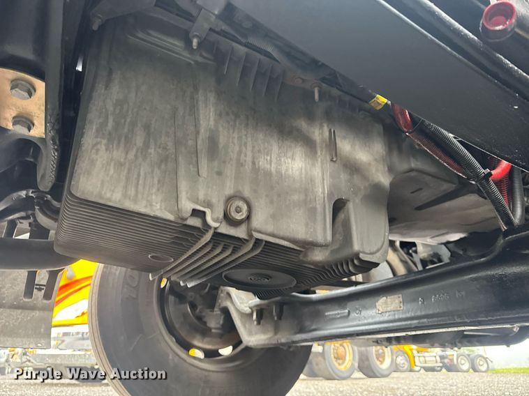 image for item EC3555 2022 Kenworth T680 semi truck