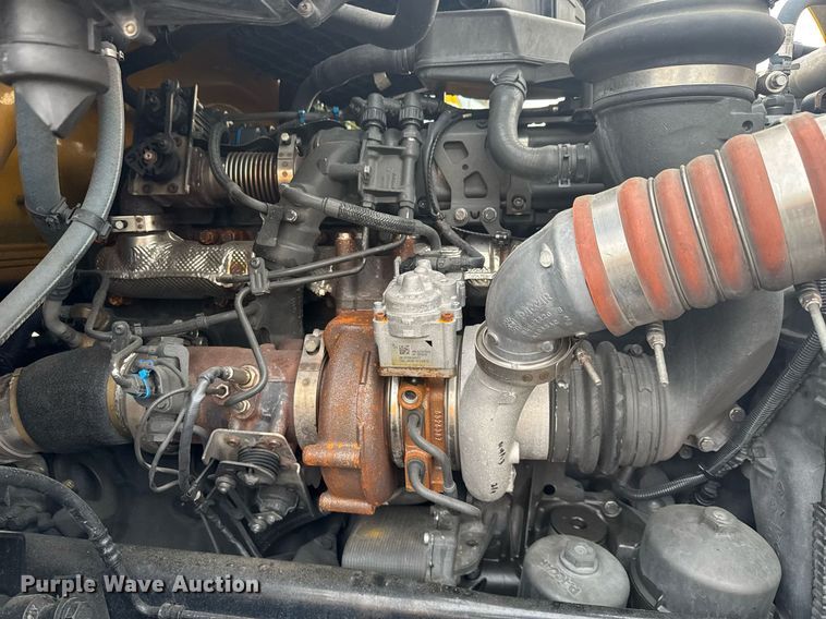 image for item EC3555 2022 Kenworth T680 semi truck