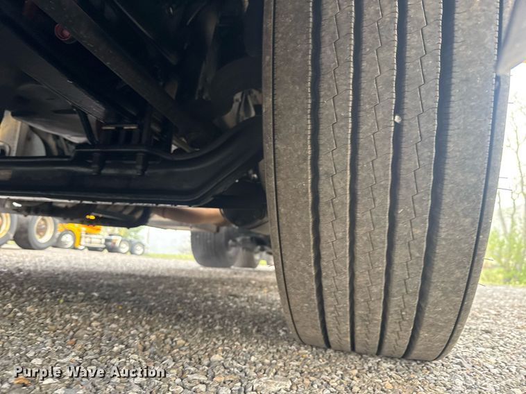 image for item EC3555 2022 Kenworth T680 semi truck