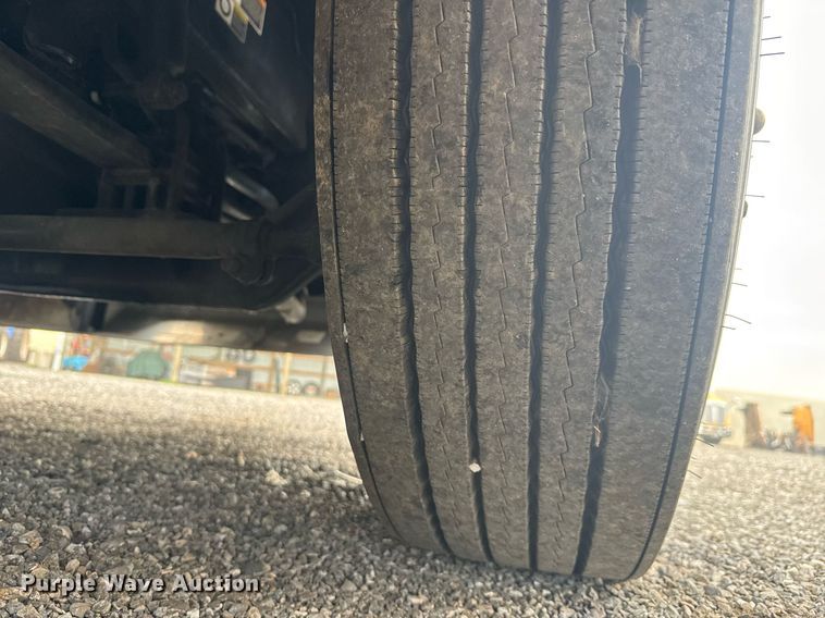 image for item EC3555 2022 Kenworth T680 semi truck