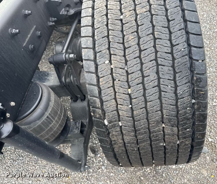 image for item EC3555 2022 Kenworth T680 semi truck