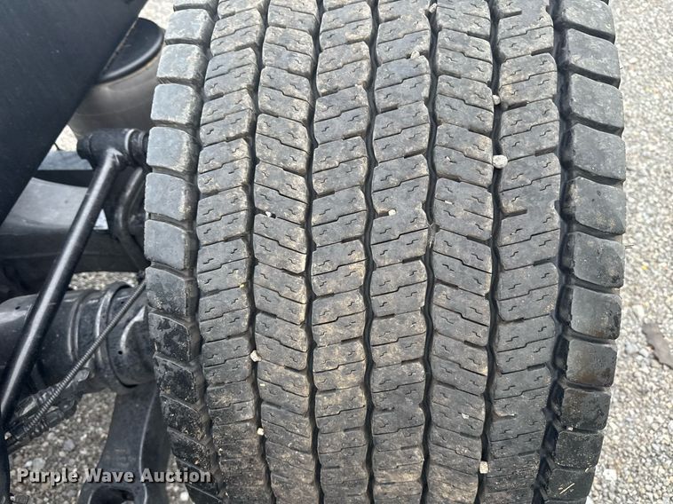 image for item EC3555 2022 Kenworth T680 semi truck