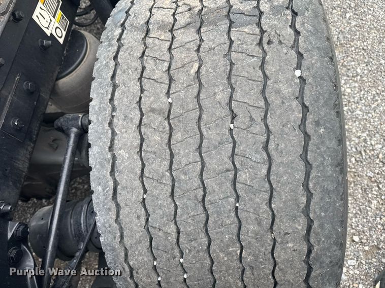 image for item EC3555 2022 Kenworth T680 semi truck