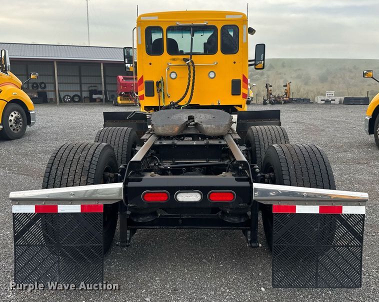 image for item EC3556 2022 Kenworth T680 semi truck