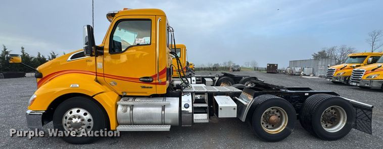 image for item EC3556 2022 Kenworth T680 semi truck