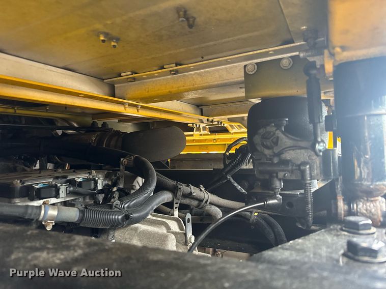 image for item EC3556 2022 Kenworth T680 semi truck