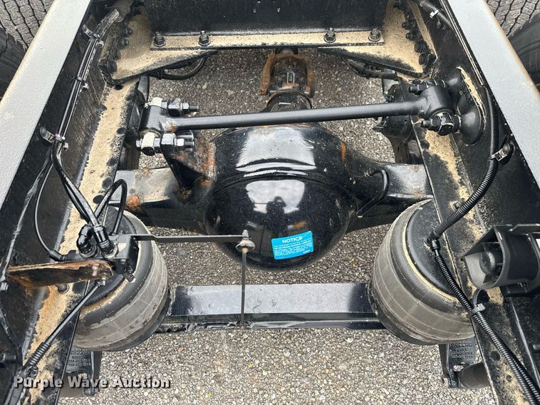 image for item EC3556 2022 Kenworth T680 semi truck