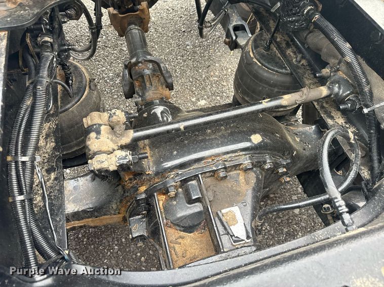 image for item EC3556 2022 Kenworth T680 semi truck