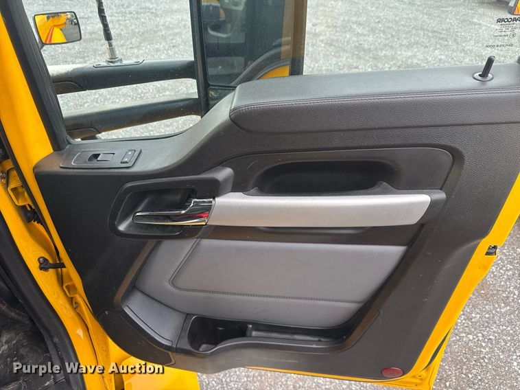 image for item EC3556 2022 Kenworth T680 semi truck