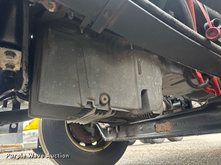 image for item EC3556 2022 Kenworth T680 semi truck