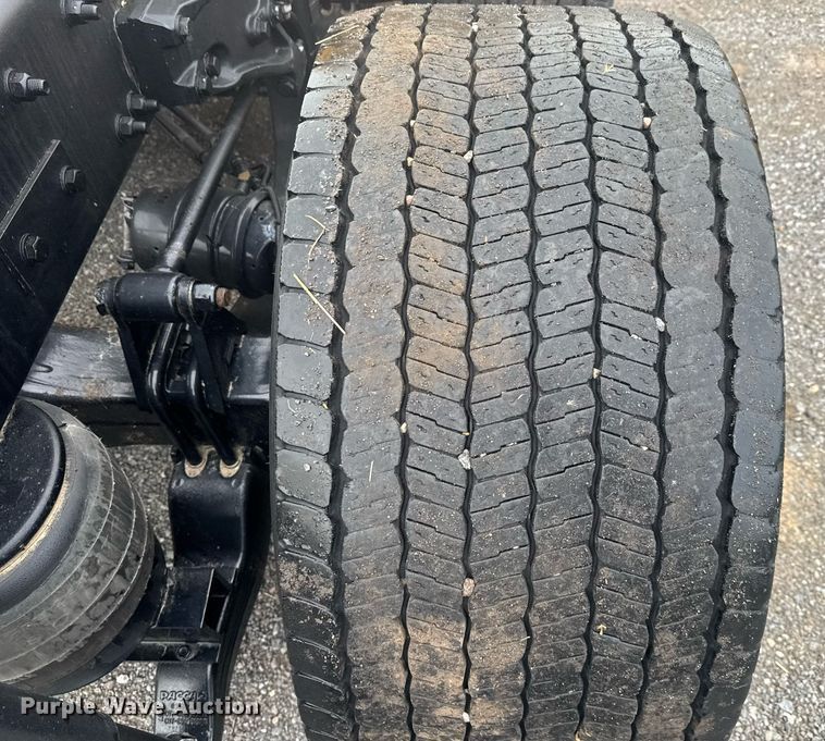 image for item EC3556 2022 Kenworth T680 semi truck