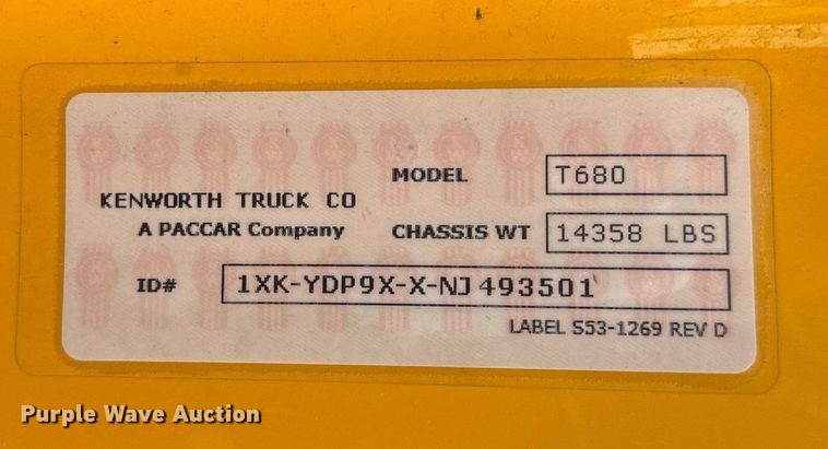 image for item EC3556 2022 Kenworth T680 semi truck