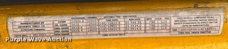 image for item EC3556 2022 Kenworth T680 semi truck