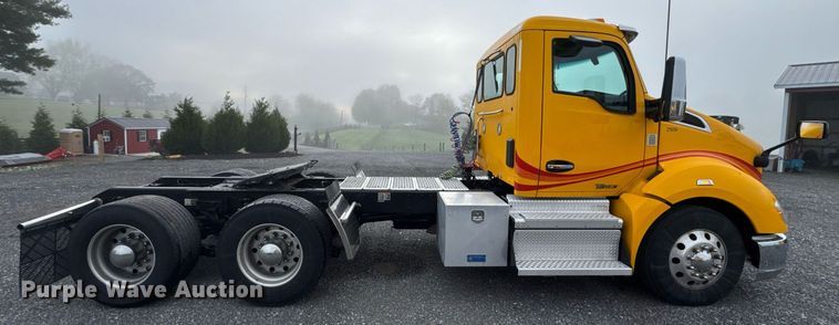 image for item EC3557 2021 Kenworth T680 semi truck