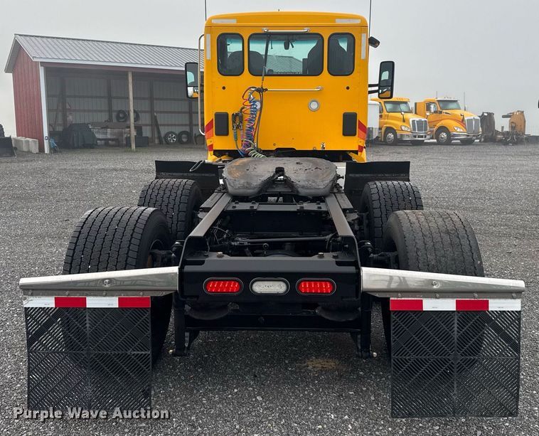 image for item EC3557 2021 Kenworth T680 semi truck