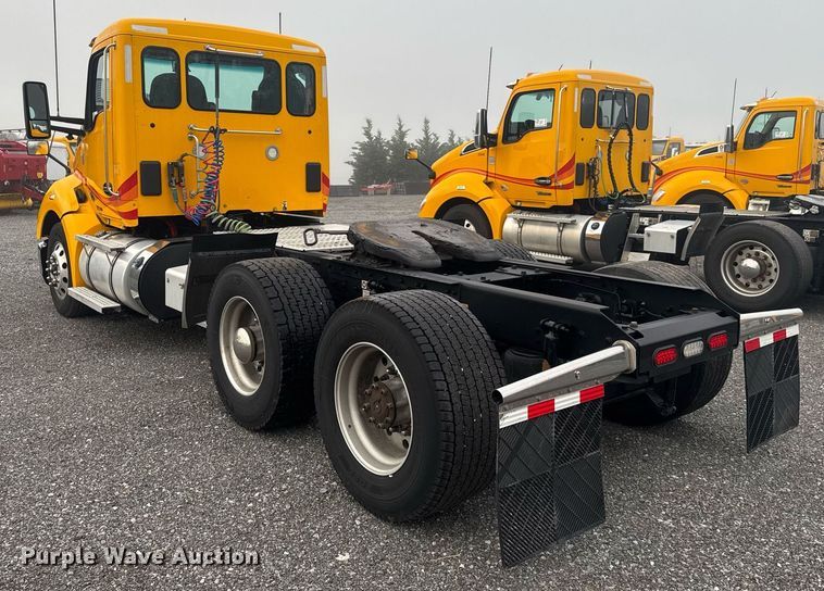 image for item EC3557 2021 Kenworth T680 semi truck