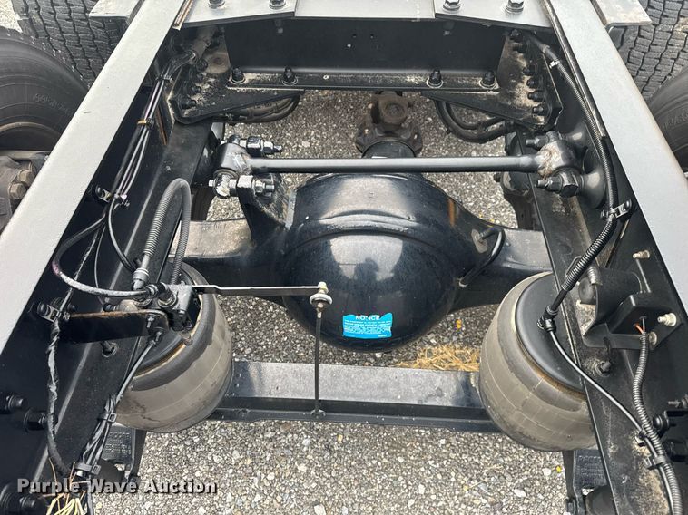 image for item EC3557 2021 Kenworth T680 semi truck