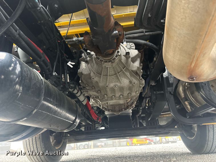 image for item EC3557 2021 Kenworth T680 semi truck