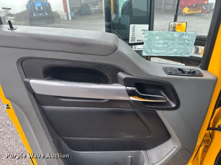 image for item EC3557 2021 Kenworth T680 semi truck