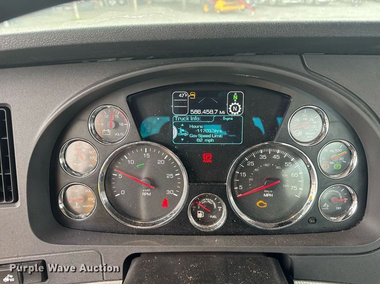 image for item EC3557 2021 Kenworth T680 semi truck