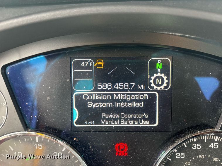 image for item EC3557 2021 Kenworth T680 semi truck