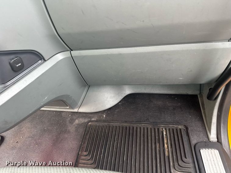 image for item EC3557 2021 Kenworth T680 semi truck