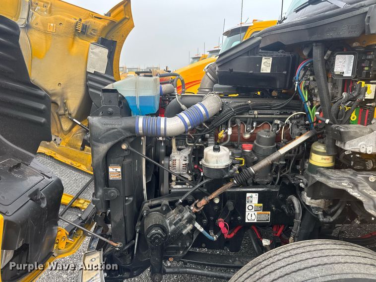 image for item EC3557 2021 Kenworth T680 semi truck