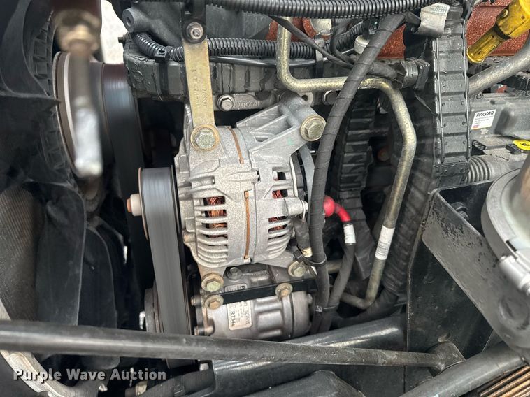 image for item EC3557 2021 Kenworth T680 semi truck