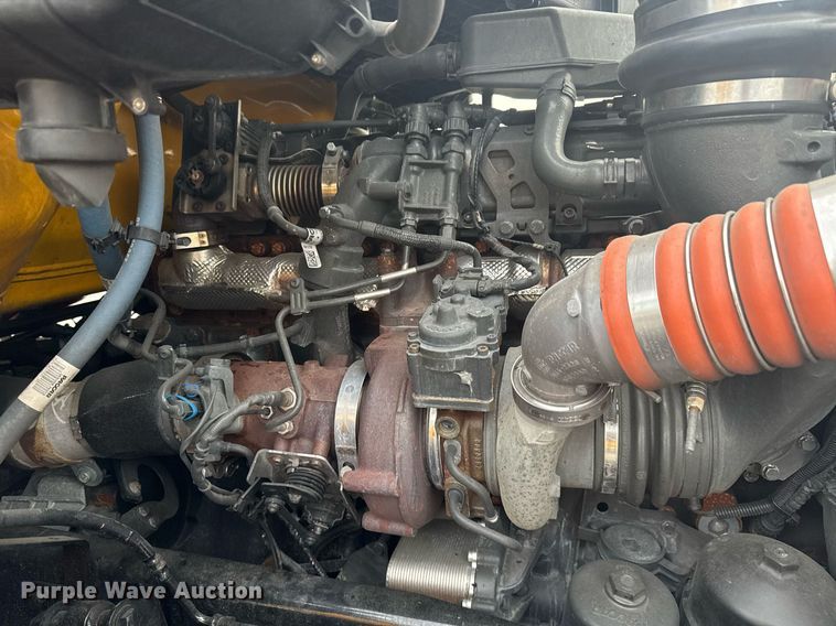 image for item EC3557 2021 Kenworth T680 semi truck