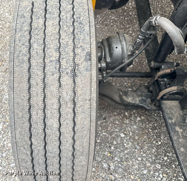 image for item EC3557 2021 Kenworth T680 semi truck