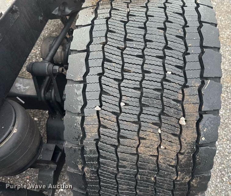 image for item EC3557 2021 Kenworth T680 semi truck