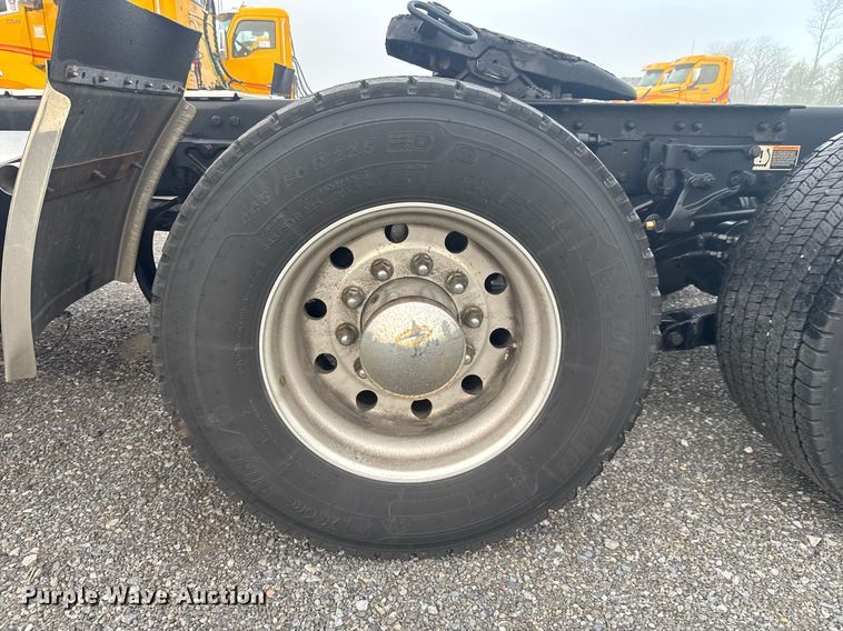 image for item EC3557 2021 Kenworth T680 semi truck