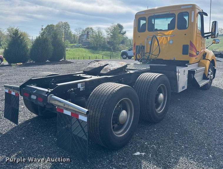 image for item EC3558 2022 Kenworth T680 semi truck