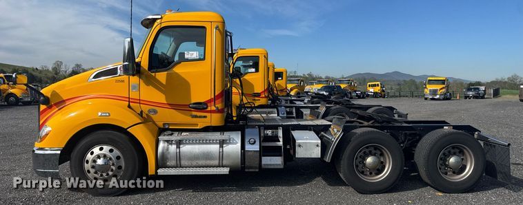 image for item EC3558 2022 Kenworth T680 semi truck