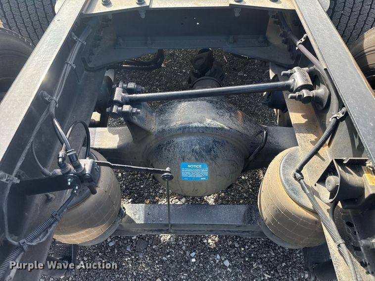 image for item EC3558 2022 Kenworth T680 semi truck