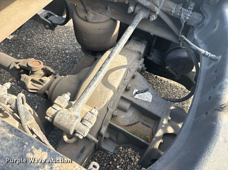 image for item EC3558 2022 Kenworth T680 semi truck