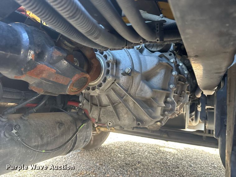 image for item EC3558 2022 Kenworth T680 semi truck