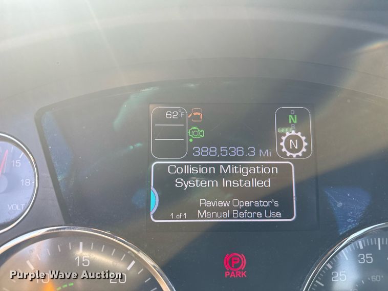 image for item EC3558 2022 Kenworth T680 semi truck