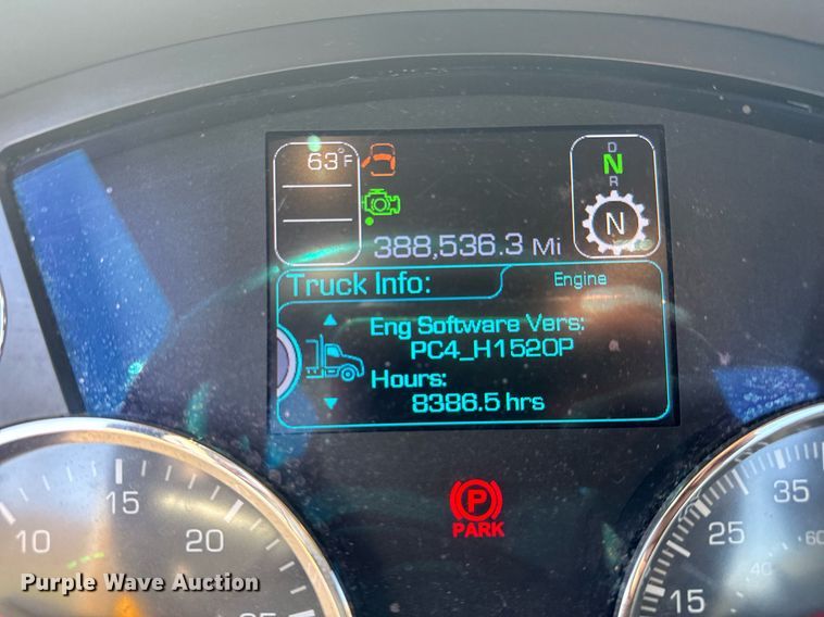 image for item EC3558 2022 Kenworth T680 semi truck