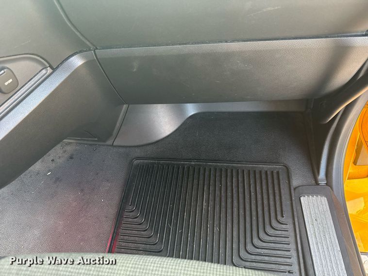 image for item EC3558 2022 Kenworth T680 semi truck