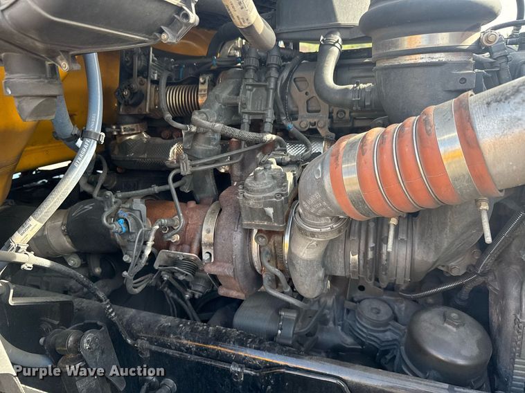 image for item EC3558 2022 Kenworth T680 semi truck