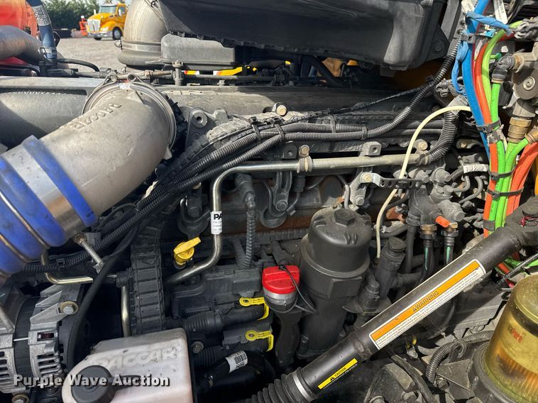 image for item EC3558 2022 Kenworth T680 semi truck