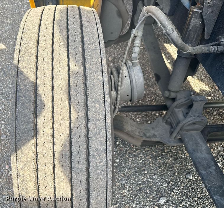 image for item EC3558 2022 Kenworth T680 semi truck