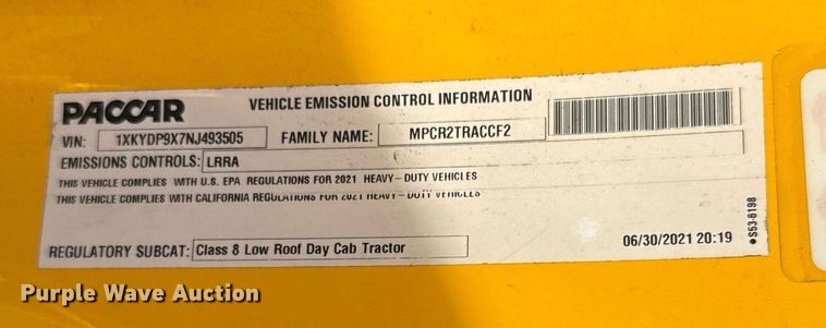 image for item EC3558 2022 Kenworth T680 semi truck